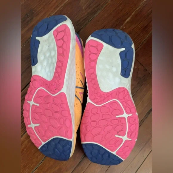 New Balance Orange Sneakers Sleek Modern Design - Picture 4 of 4